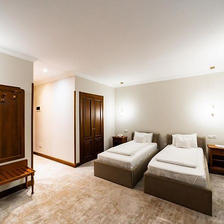 Hotel Amadeus Focşani エクステリア 写真