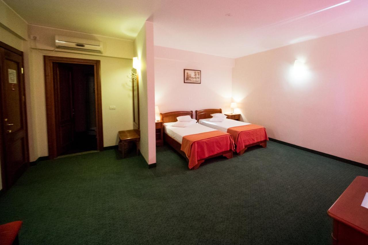 Hotel Amadeus Focşani エクステリア 写真