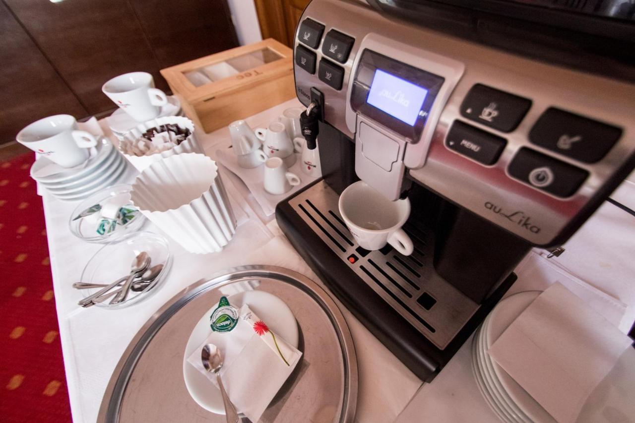 Hotel Amadeus Focşani エクステリア 写真