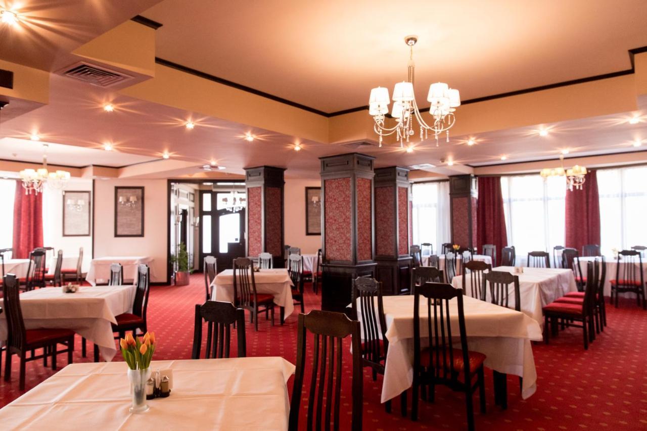 Hotel Amadeus Focşani エクステリア 写真