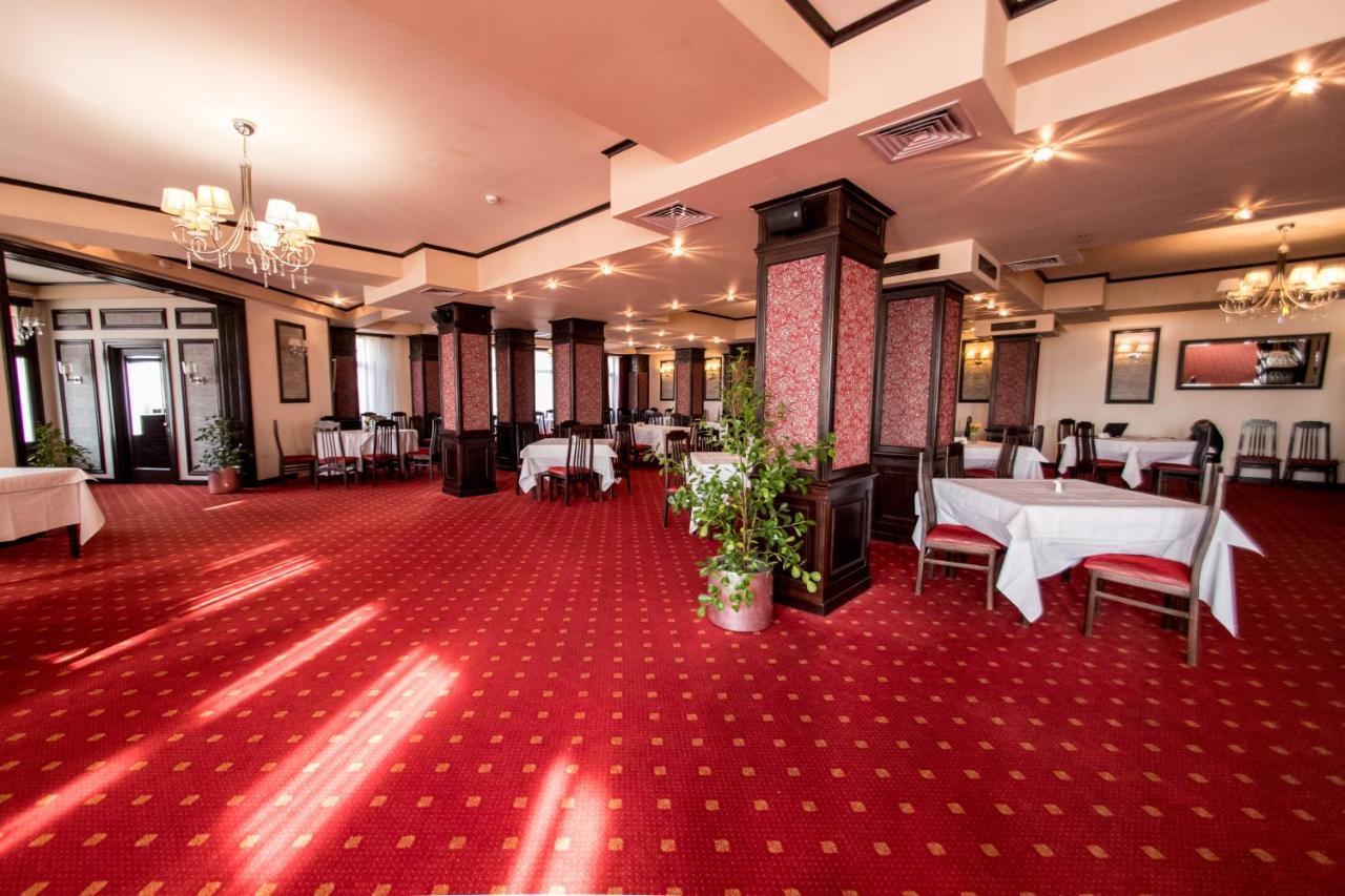 Hotel Amadeus Focşani エクステリア 写真
